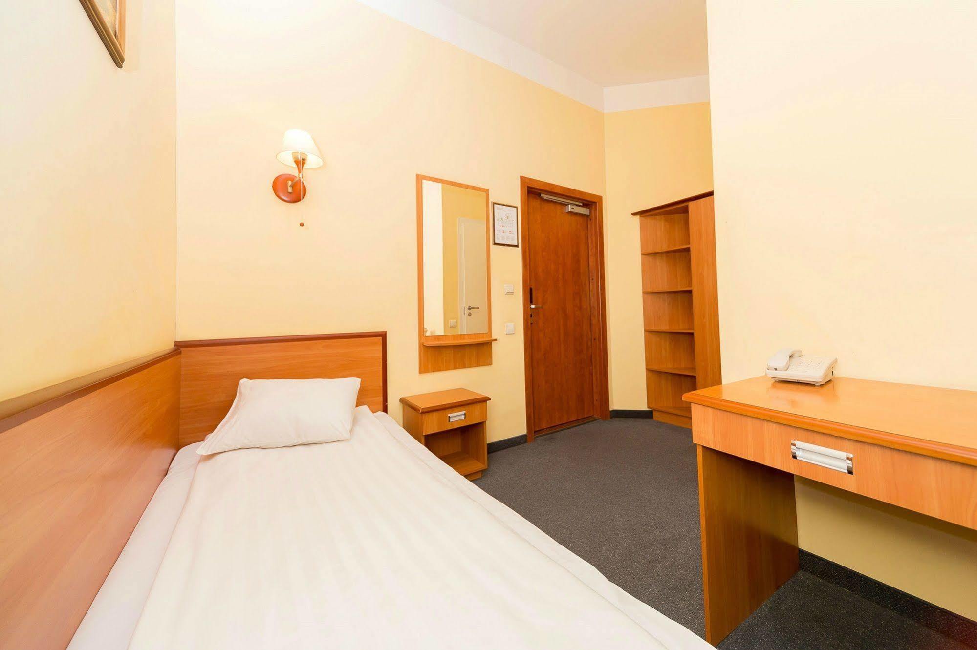 Irina Hotel Riga Exterior foto